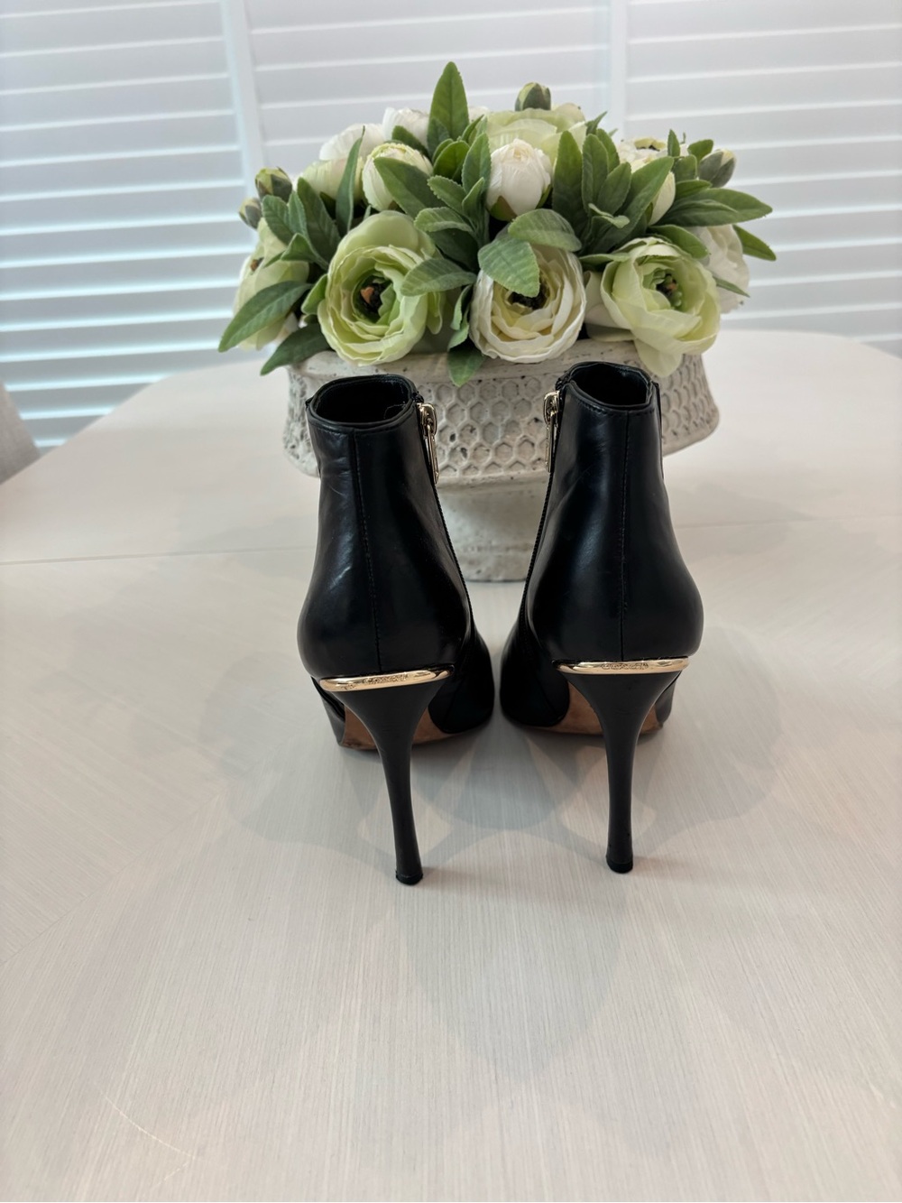 COACH NILA BLACK
LEATHER STILETTO ANKLE
BOOTIES SIZE 7.5 - Picture 3 of 8